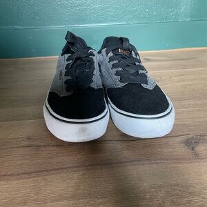 Men’s Vans size 8.5- excellent used condition